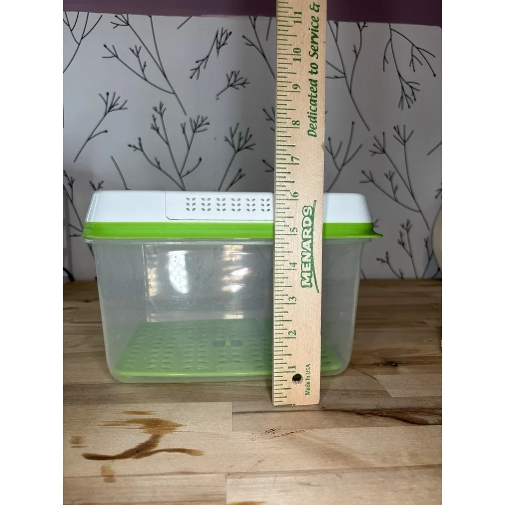 Rubbermaid Produce Saver Set 6.3 & 17.3 Cups Green White Vented Lid